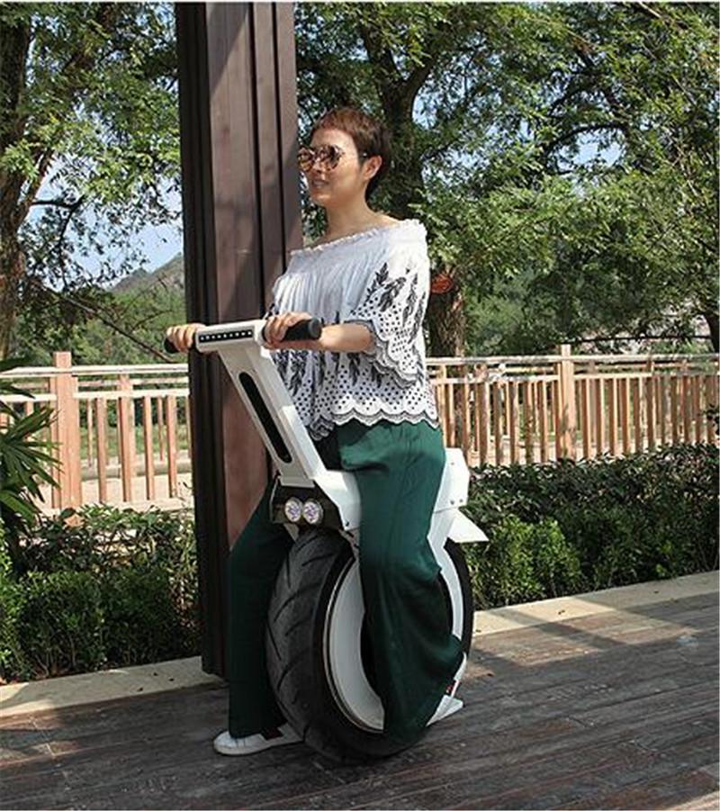 Blue Charlie Daibot electric monowheel scooter for adults, single wheel design, compact and stylish electric scooter for home use.