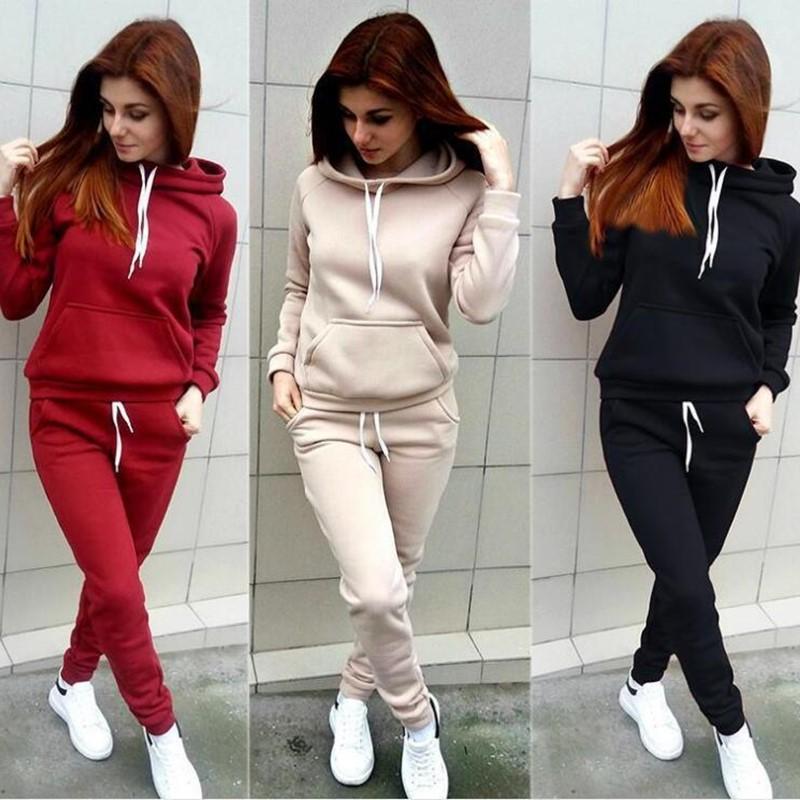 Women’s wine-colored sport suit with pullover top, ideal for autumn and winter, from Blue Charlie, casual tracksuit for active wear.