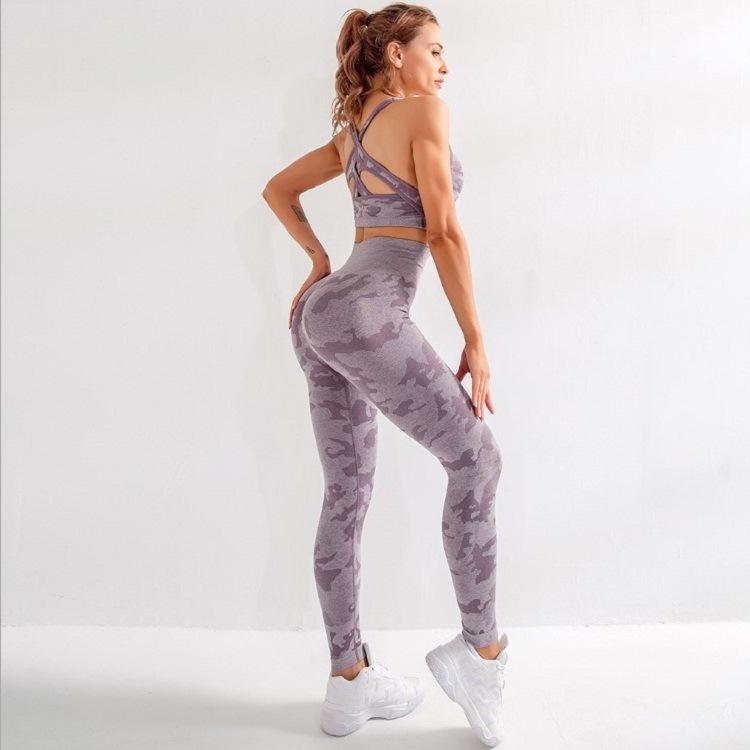 Women’s Jade camo yoga set with seamless sports bra and leggings, ideal for fitness and yoga activities.
