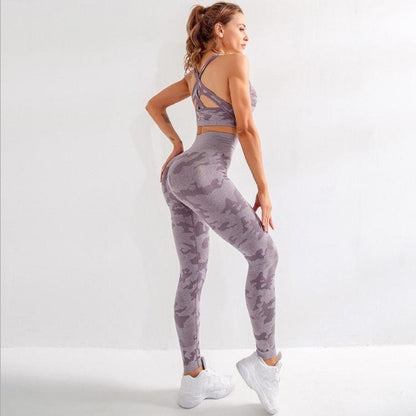 Women’s Jade camo yoga set with seamless sports bra and leggings, ideal for fitness and yoga activities.