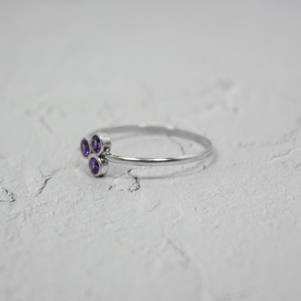 Sterling silver ring featuring a vibrant amethyst cluster gemstone, stylish jewelry piece from Grey Clymene.