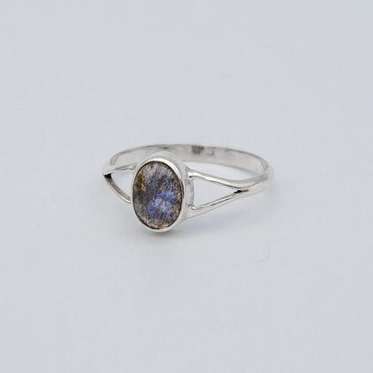 Oval Labradorite bezel split shank sterling silver ring by Grey Clymene featuring a shimmering labradorite stone in a detailed silver setting.