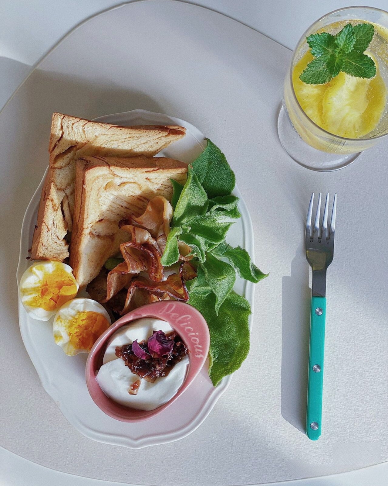 10-piece modern French rivet cutlery set by Inspecial Home featuring elegant Bistrot style flatware with sleek silverware design.