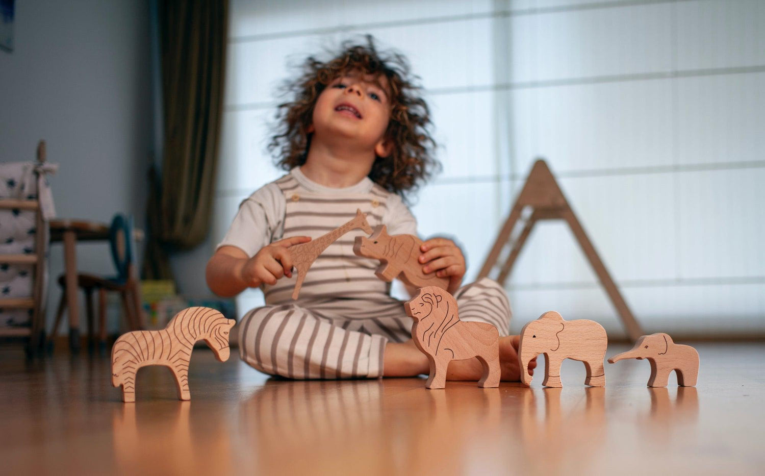 Wooden safari animals set by Red Oceanus, children&
