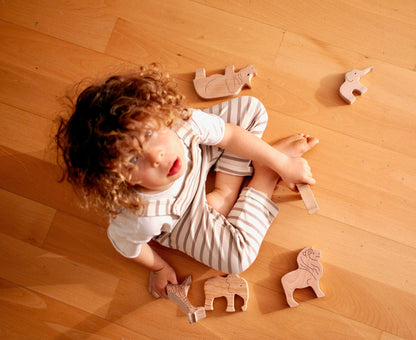 Wooden safari animals set from Red Oceanus, featuring handcrafted wooden animal figures for children&