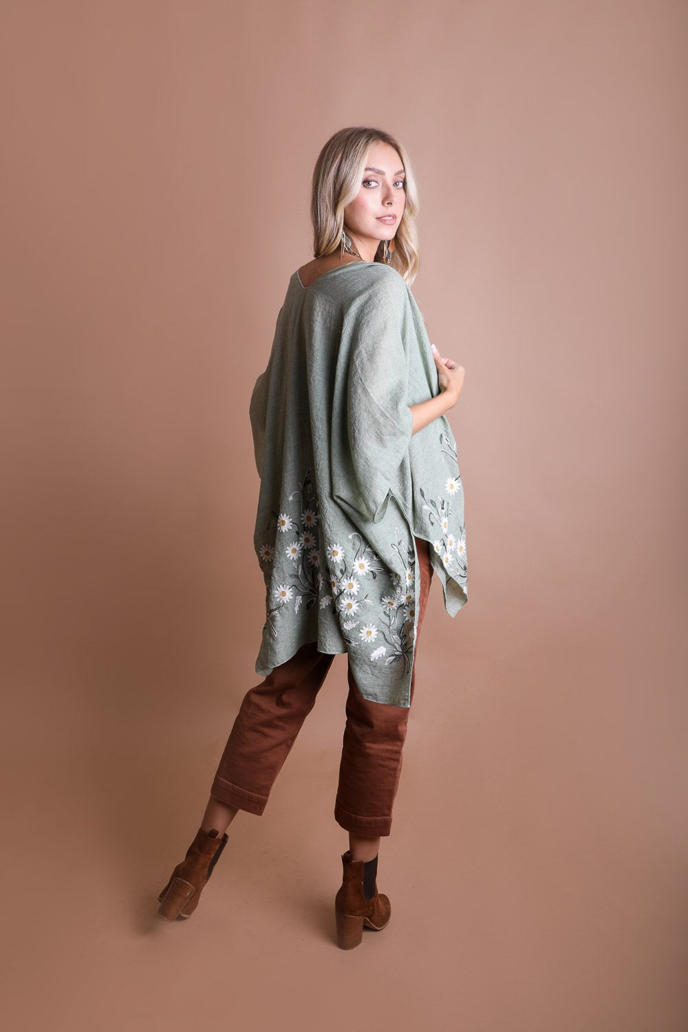 Periwinkle Aether Spring Daisy Kimono showcasing floral pattern, lightweight fabric, and relaxed fit, perfect for casual spring wear.