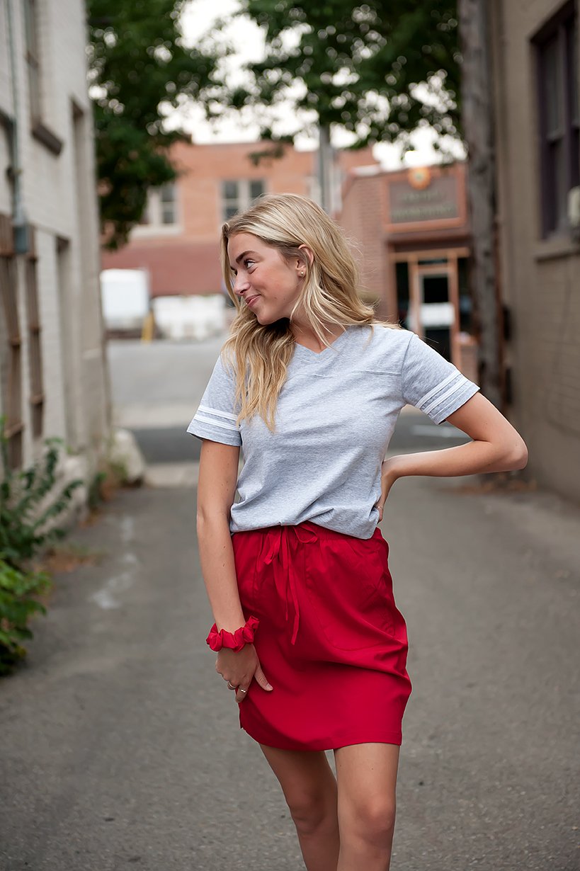 Lavender Danae DT BREEZE sporty red skirt for women, lightweight and athletic in a vibrant red color.