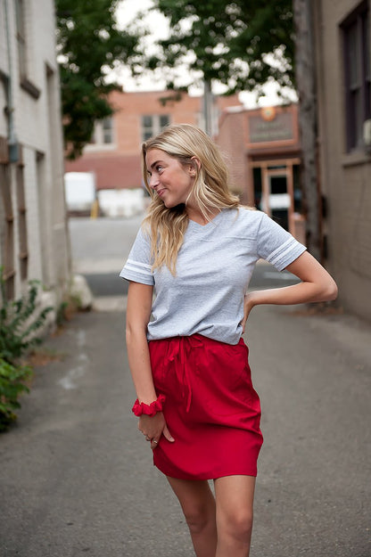 Lavender Danae DT BREEZE sporty red skirt for women, lightweight and athletic in a vibrant red color.